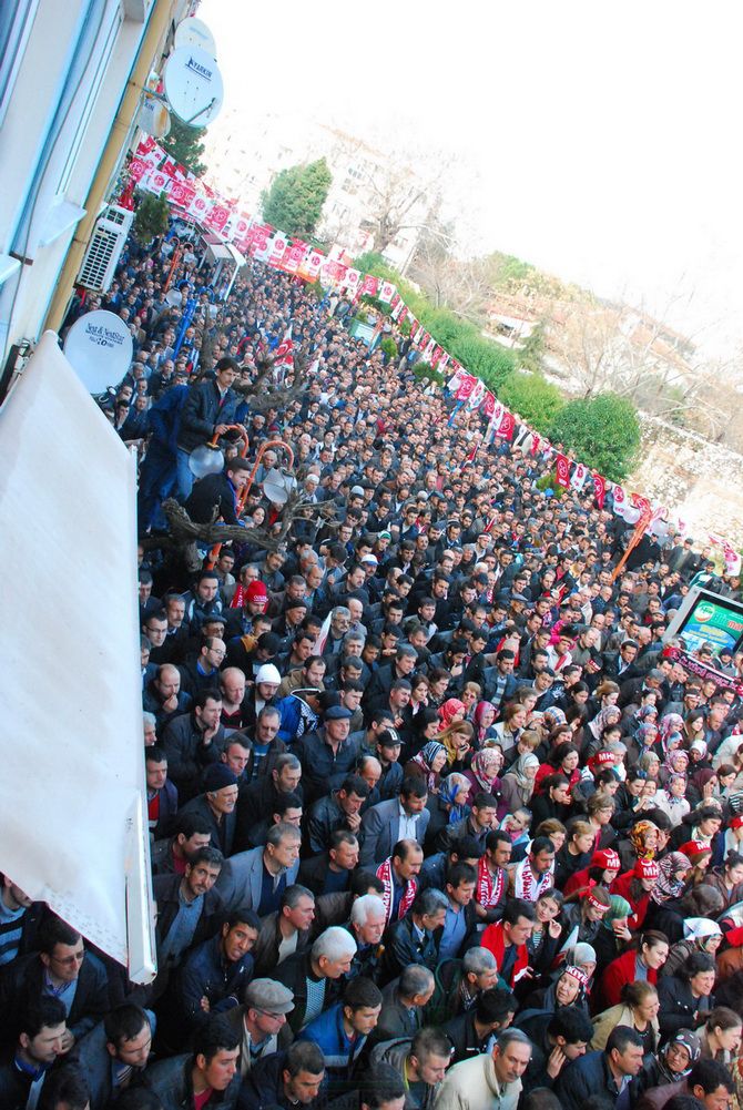 MHP LİDERi DEVLET BAHÇELİ AKHİSARLILAR İLE BULUŞTU